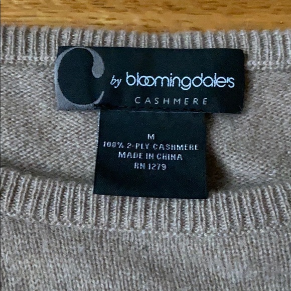 Bloomingdales Cashmere sweater - Picture 2 of 2